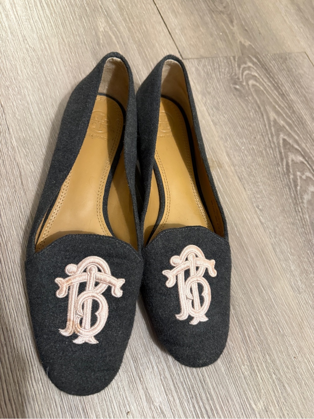 Tory Burch - Grey Women's Pink Monogram Embroidered Loafers - 9
